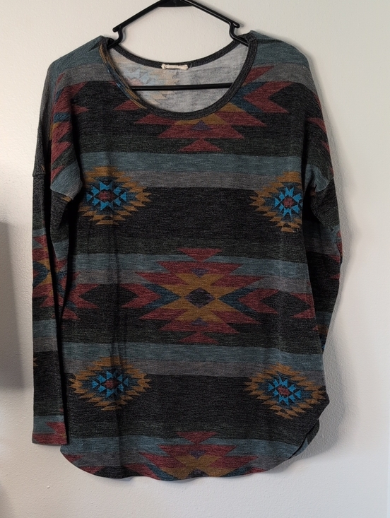 Viamor Tops - Women's Aztec Print Long Sleeve Top - Black/Multi